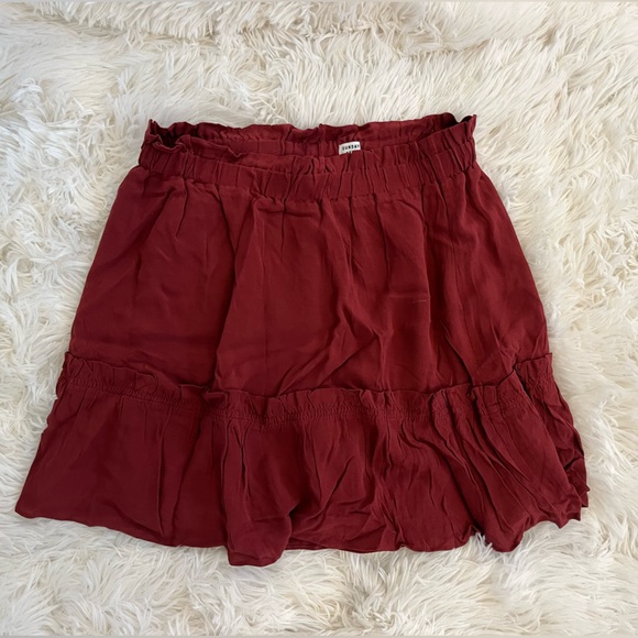 Aritzia’s Sunday Best skirt - Picture 1 of 1